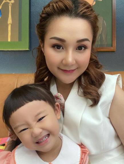 เอ็ม บุษราคัม โพสต์ซึ้งอวยพรวันเกิดลูกสาว น้องนาฬิกา ในวันเกิดอายุ3ปี