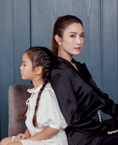 ชาวเน็ตเดือดแทน เกรียนคีย์บอร์ด เข้ามาต่อว่า น้องปีใหม่ ทำหน้าตาตลก