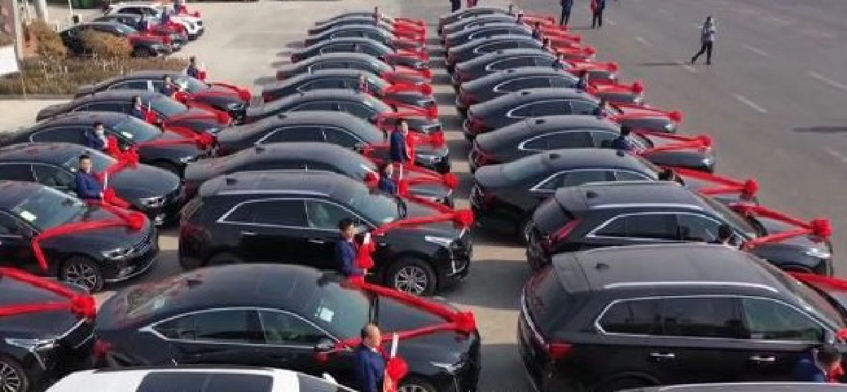 บอสจัดหนัก ทุ่ม 70 ล้าน แจกรถหรูพนักงาน 40 คัน!