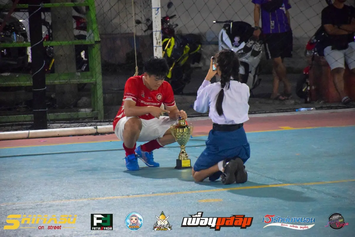 นักฟุตซอล โพสต์สุดซึ้ง แฟนสาวนั่งให้กำลังใจยาวนาน 9ชม.