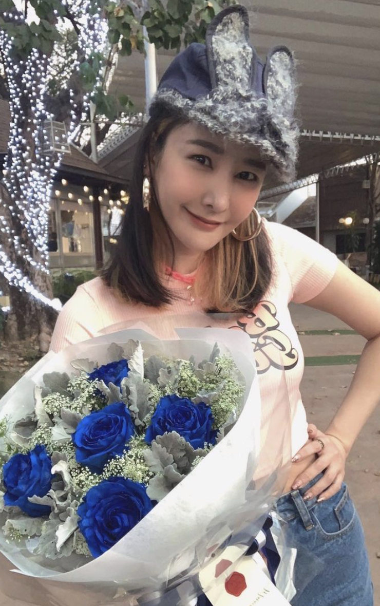 แตงโม นิดา หัวใจไม่ว่างแล้ว โพสต์รูปดอกไม้พร้อมข้อความบอกรักจากหนุ่ม