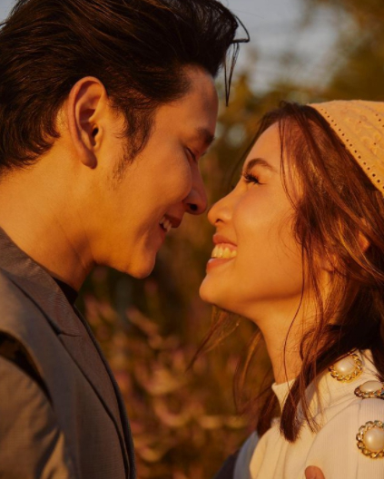 โต๋ ศักดิ์สิทธิ์ ควง ไบร์ท พิชญทัฬห์  ถ่ายแบบขึ้นปกนิตยสารครั้งแรก