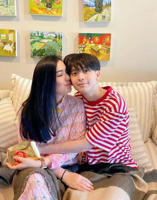 โบ ชญาดา-ฟลุค เกริกพล จัดอั่งเปาซองโตให้ น้องอชิ ในเทศกาลตรุษจีน