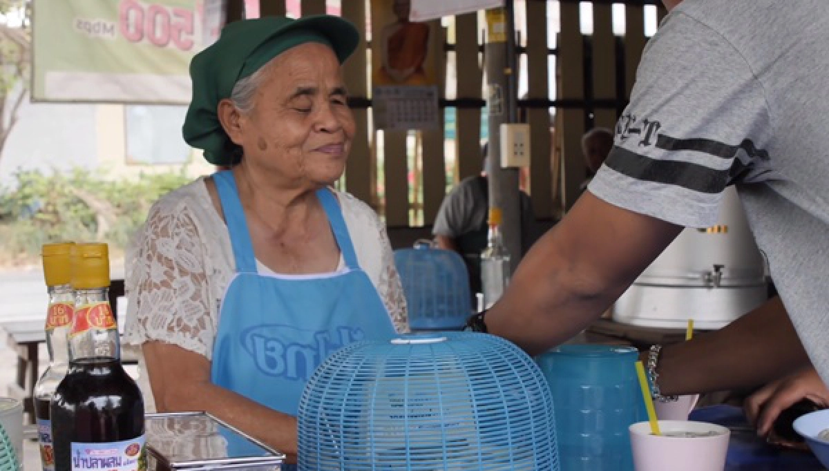 พิมรี่พาย ช่วยเหลือคุณยายยอดนักสู้ ตาบอดขายก๋วยเตี๋ยวเลี้ยงทั้งครอบครั