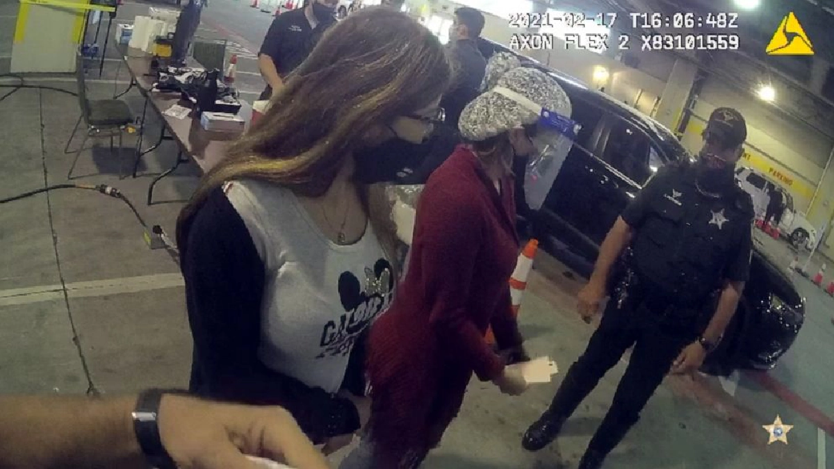 หญิงสหรัฐ ปลอมตัวเป็นคนแก่ เข้าคิวฉีดวัคซีนโควิด-19 เผยเคยทำสำเร็จแล้ว