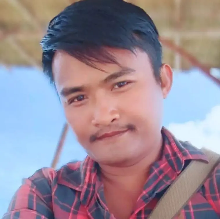 พ่อค้าหวยเผยชีวิตต้องสู้ครอบครัวยากจน ภรรยาท้องเเก่ได้2เเสนเป็นของขวัญ