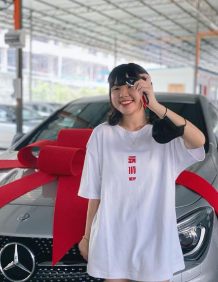 ยูทูปเบอร์สาววัย 21 โพสต์ภาพบ้านที่ซื้อด้วยน้ำพักน้ำแรงราคา 14 ล้าน