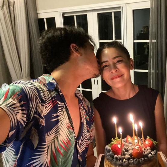 ฐากูร ขอบคุณแฟนสาว เป๊กกี้ หลังโอนเงินเข้าบัญชี 8 เเสน เป็นของขวัญ