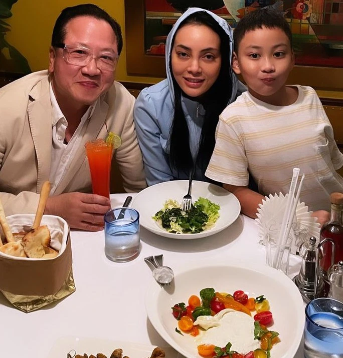 ตั๊ก บงกช โพสต์ตัดพ้อ ใส่ชุดทำไร่เข้าร้านหรู หลังสามีพาไปทานอาหาร