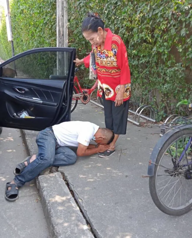 ลุงตามหาแม่ 30 ปีเต็ม วันนี้สิ้นสุดการรอคอยก้มกราบเท้าแม่