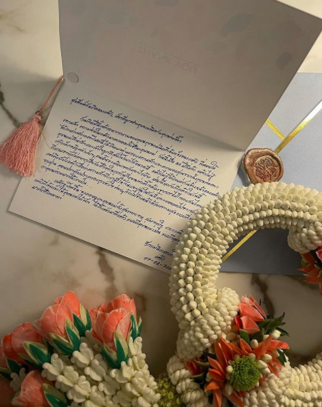 แต้ว ณฐพร มอบการ์ด-พวงมาลัย แด่คุณแม่บังเกิดเกล้า ในวันเกิดอายุ 32 ปี