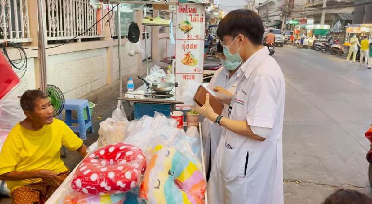 กราบหัวใจ พิมรี่พาย ช่วยยายขายลูกชิ้นปิ้ง หาอาชีพใหม่ จนขายดิบขายดี