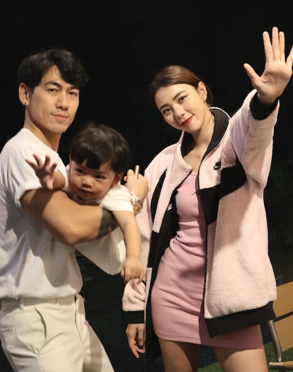 ดีเจเพชรจ้า จัดหนักให้อั่งเปาซองโต อาม่า ในเทศกาลตรุษจีน จนนับไม่หว