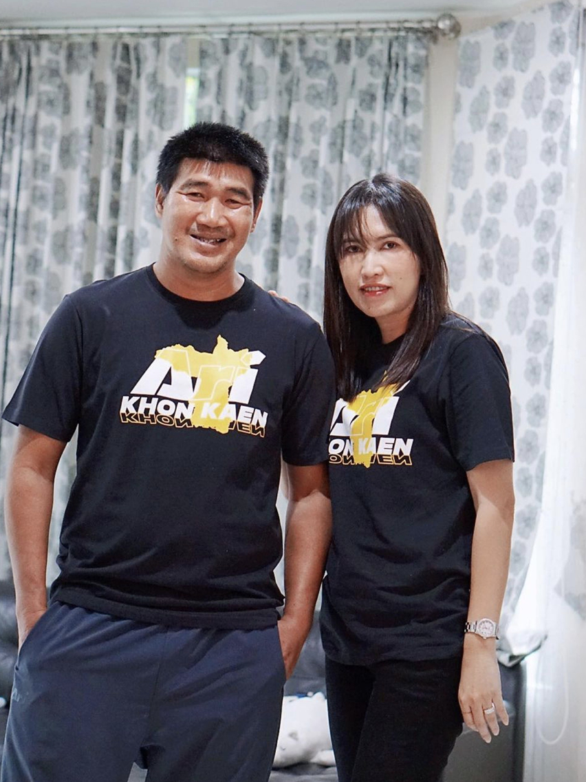 สมรักษ์ คำสิงห์ พาภรรยา ดินเนอร์ในรอบ30ปี พร้อมเซอร์ไพรส์เงินสด5แสน