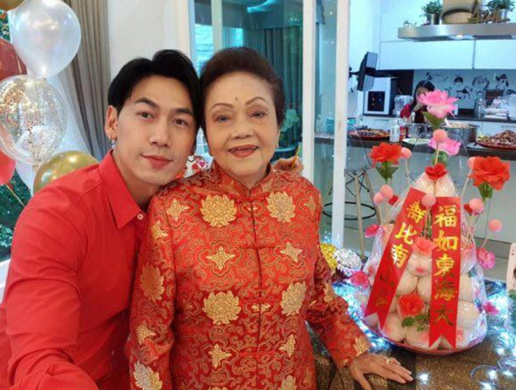 ดีเจเพชรจ้า จัดหนักให้อั่งเปาซองโต อาม่า ในเทศกาลตรุษจีน จนนับไม่หว