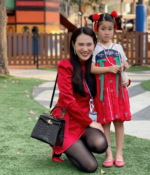 เมย์ ปทิดา อวดรูปฝากแฟนคลับ หลังร่วมกิจกรรมโรงเรียนของ น้องมายู
