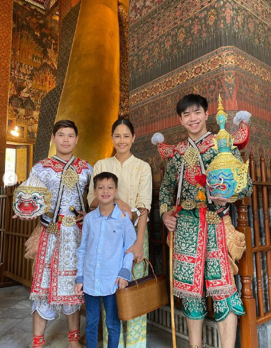 นก สินจัย พาหลานชาย น้องเรย์ เที่ยววัดพระโพธิ์ หลังตัดสินใจรับมาเลี้ยง