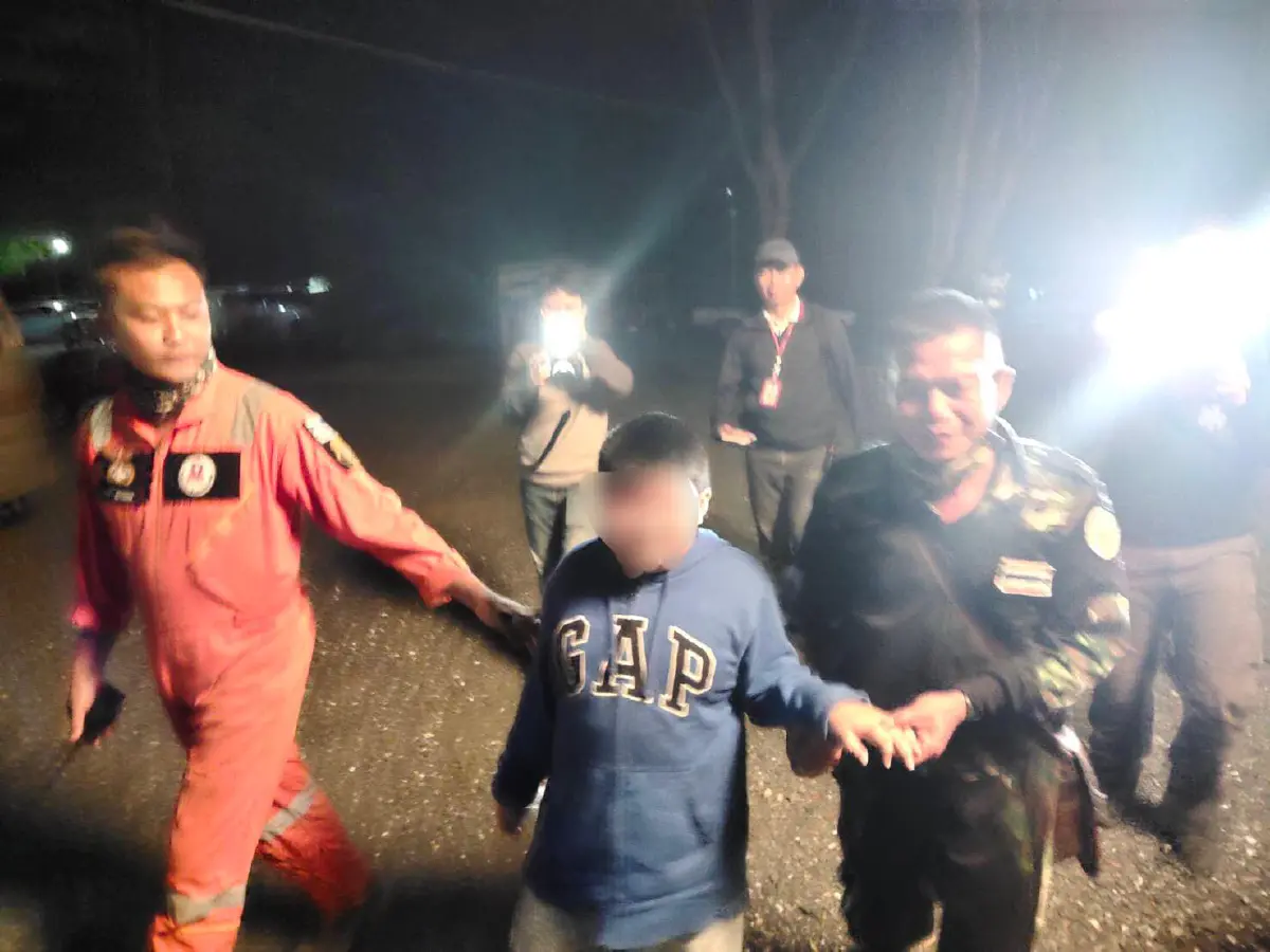 พบแล้ว ครู - นักเรียน เดินทัศนศึกษา พลัดหลงป่าดอยสุเทพ หาย 8 ชม.