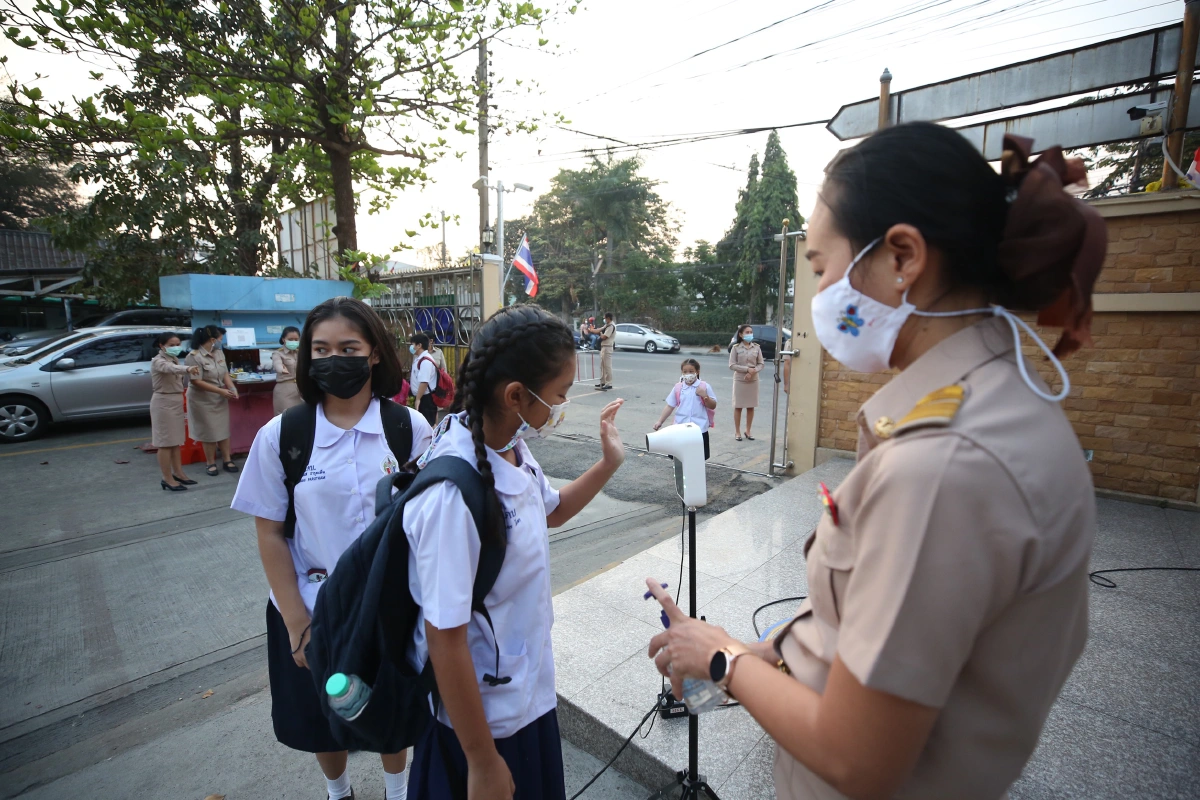 กทม.สั่งด่วนปิดโรงเรียน เจอโควิด27รายหลังตรวจโรงงานอยู่ใกล้ เสี่ยงสูง