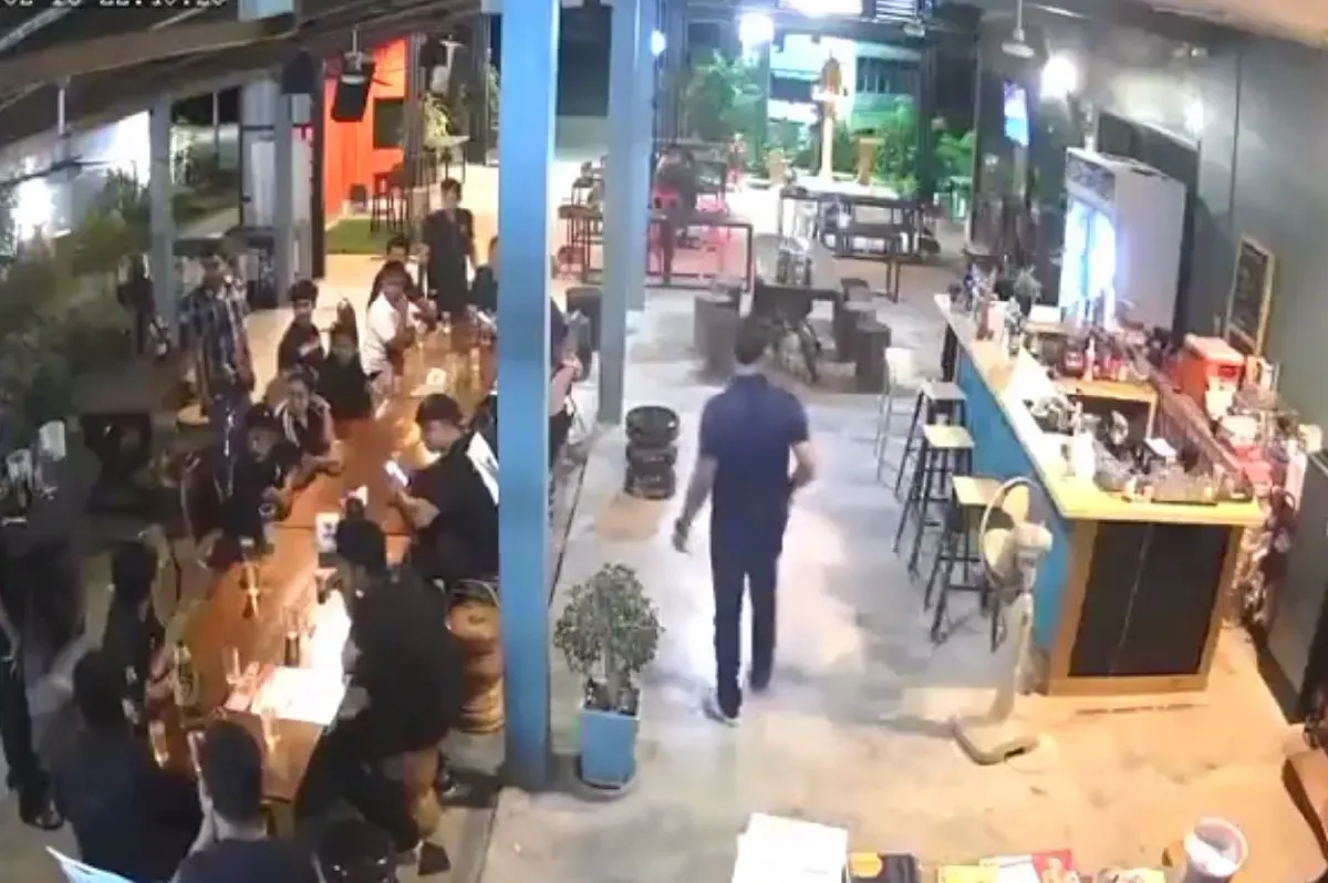 ครูชายเมาหนักอยากร้องเพลง โวยขอเครื่องเสียง เเต่ร้านข้าวต้มไม่จัดให้