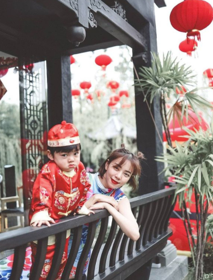 นิวเคลียร์ พาลูกชาย น้องไทก้า ถ่ายแบบต้อนรับเทศกาลตรุษจีน