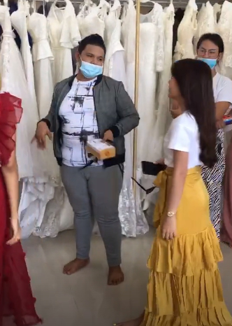 เจนนี่ ได้หมดถ้าสดชื่น รีบไปลองชุดแต่งงานทันที หลังถูกคุกเข่าขอแต่งงาน