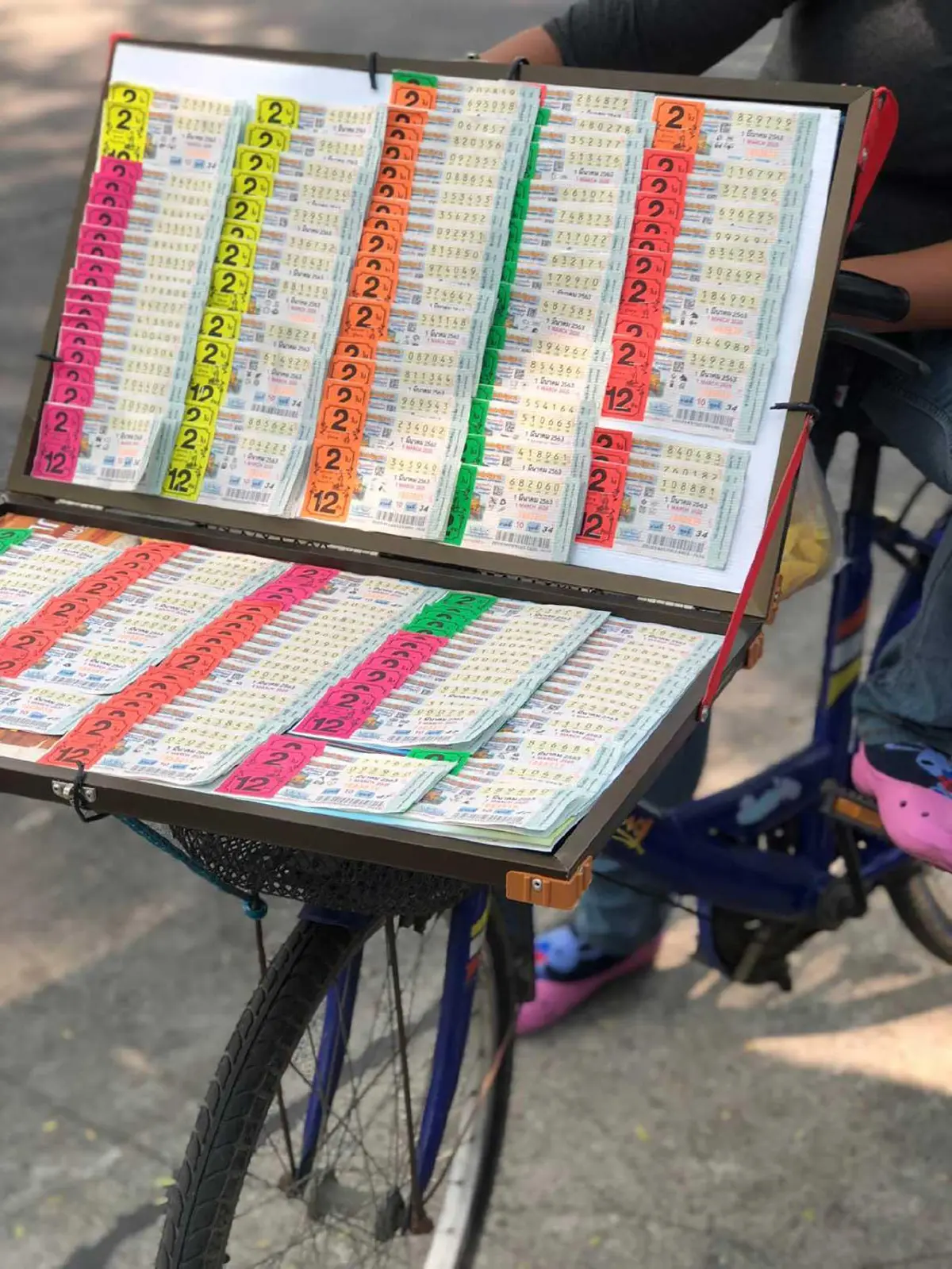 กองสลากเผย เจอลอตเตอรี่ขายแพง แจ้งเบาะแส มีรางวัลให้ 1,000 บาท