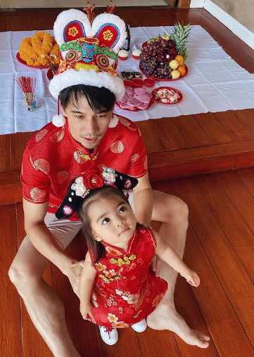 แม่ลิเดีย จับลูกสาว น้องเดมี่ ใส่ชุดกี่เพ้ารับเทศกาลตรุษจีน2021