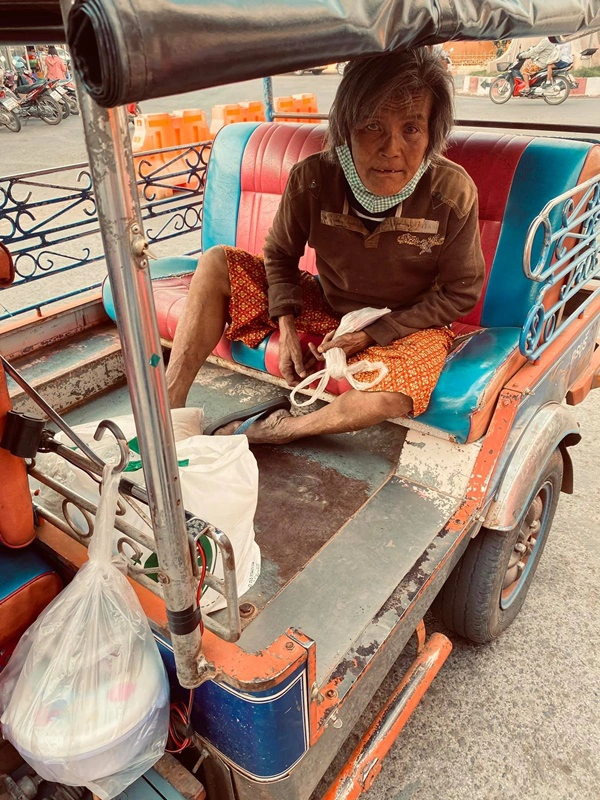 ยายอ่านหนังสือไม่ออก มาสมัครเราชนะ หวัง 7,000 ซื้อข้าวเลี้ยงสามีพิการ