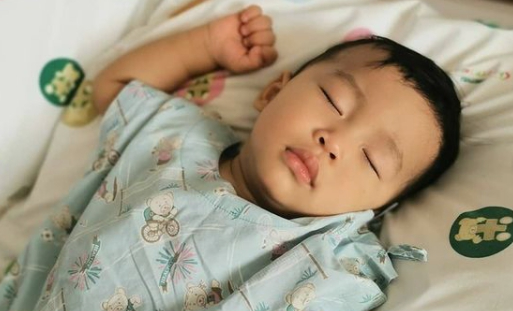 ชมพู่ ก่อนบ่าย อัพเดทอาการลูกชาย น้องธารา วันที่ 3 หลังชักจนเข้า รพ.