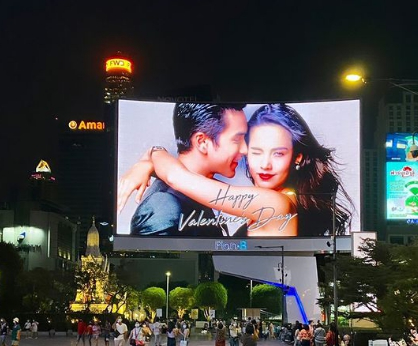 ณเดชน์ คลั่งรัก ทำป้ายโชว์หวานประกาศทั่วกรุง เซอร์ไพร์ส ญาญ่า
