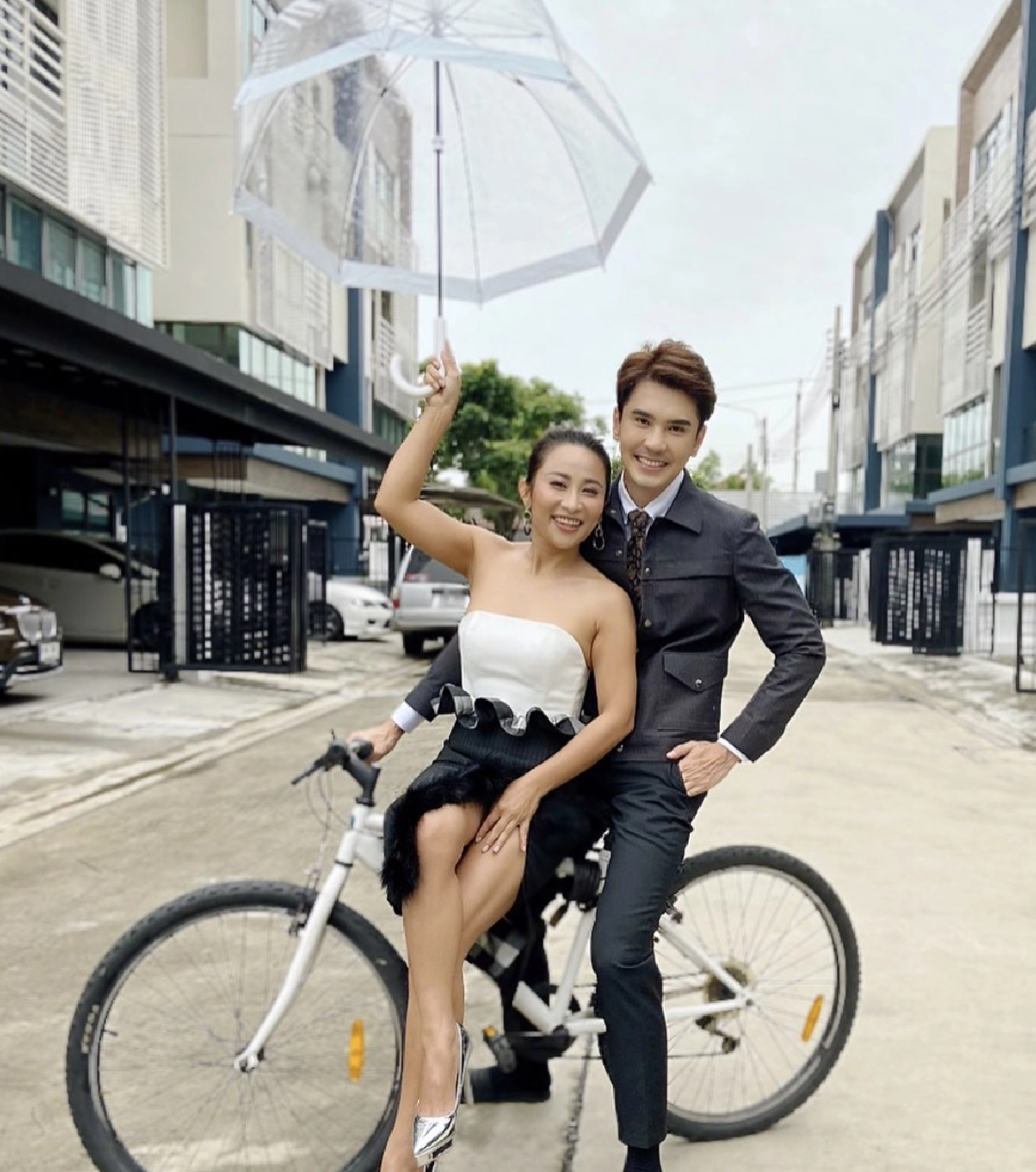 จับตาดู ลาล่า อาร์สยาม ควง เล็ก เจษฎา ไปเที่ยวหลังมีข่าวลือเลิกกัน