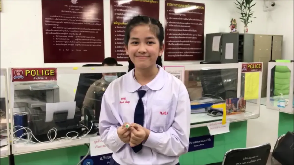 นักเรียนป.6 เก็บแหวนเพชรแท้มูลค่าหลายแสนได้ รีบส่งตำรวจตามหาเจ้าของ