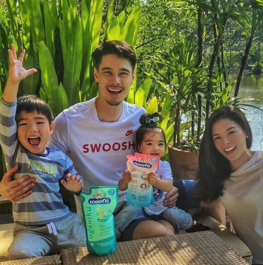 แม่ลิเดีย จับลูกสาว น้องเดมี่ ใส่ชุดกี่เพ้ารับเทศกาลตรุษจีน2021