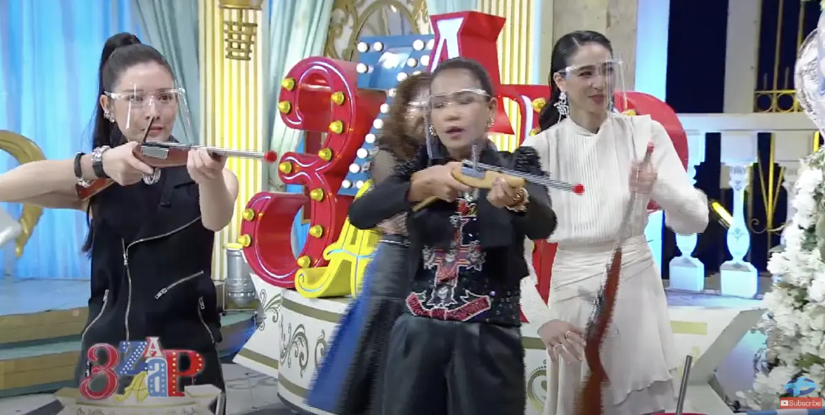 แอฟ ทักษอร เปลี่ยนลุคโชว์ลีลาจับปืน สวยเท่ไม่เบา