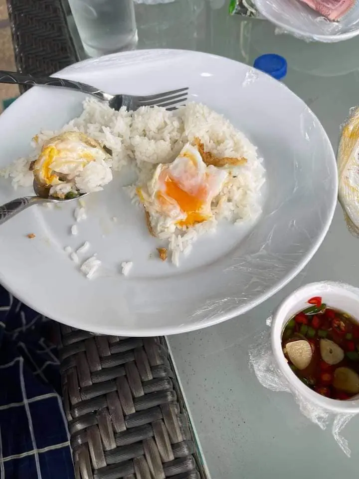 รีสอร์ทเกาะช้างเล่นหนัก คิด500 ลูกค้างงสั่งเเค่กะเพราหมู,หมูกระเทียม