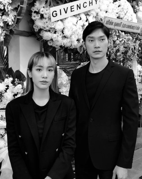 ไฮโซโอ๊ต โผล่ให้กำลังใจคนรัก มิน พีชญา ในงานสวดพระอภิธรรมคุณยาย
