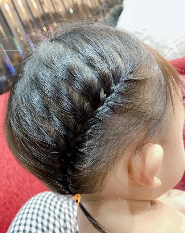 คุณแม่รอคอยเวลากว่า 1 ปี 6 เดือน เพื่อที่จะถักผมเปียให้ลูกสาวตัวน้อย