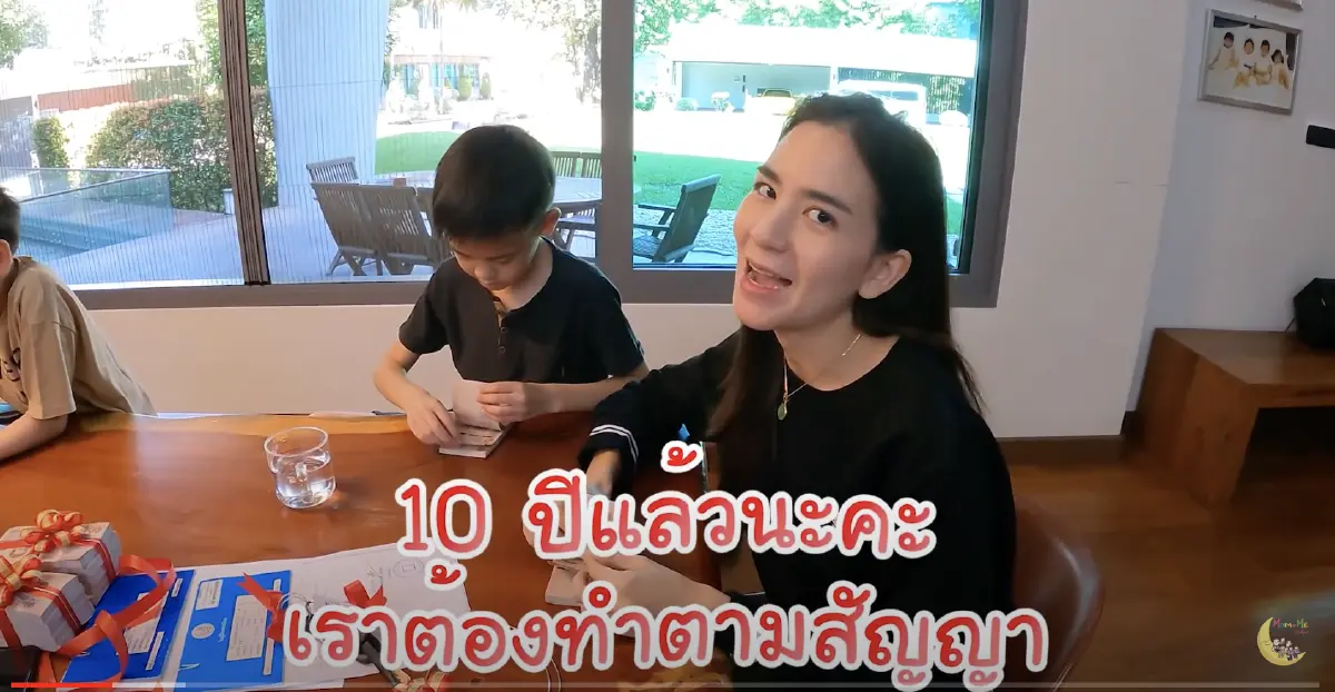 พลอย ชิดจันทร์-สามี จำใจสั่งปลดพนักงาน หลังเพิ่งแจกโบนัสก้อนใหญ่3ล้าน