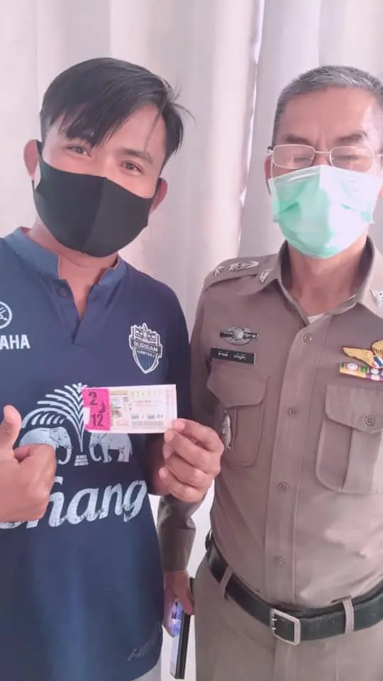 พ่อค้าลอตเตอรี่คนดี เเจ้งความรางวัลที่1รับ12ล้านเป็นของลูกค้าที่อิตาลี