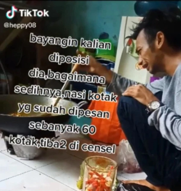 พ่อค้านั่งร้องไห้หน้ากระทะ ถูกลูกค้าไร้จิตสำนึกยกเลิกอาหาร 60 ออเดอร์