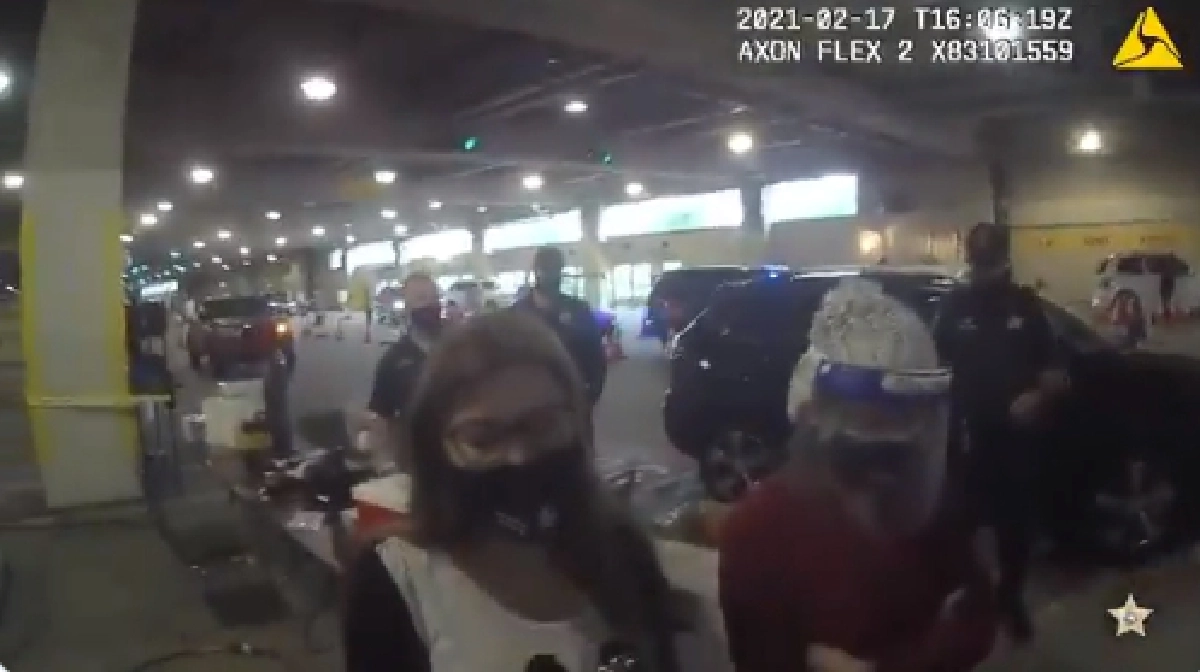 หญิงสหรัฐ ปลอมตัวเป็นคนแก่ เข้าคิวฉีดวัคซีนโควิด-19 เผยเคยทำสำเร็จแล้ว