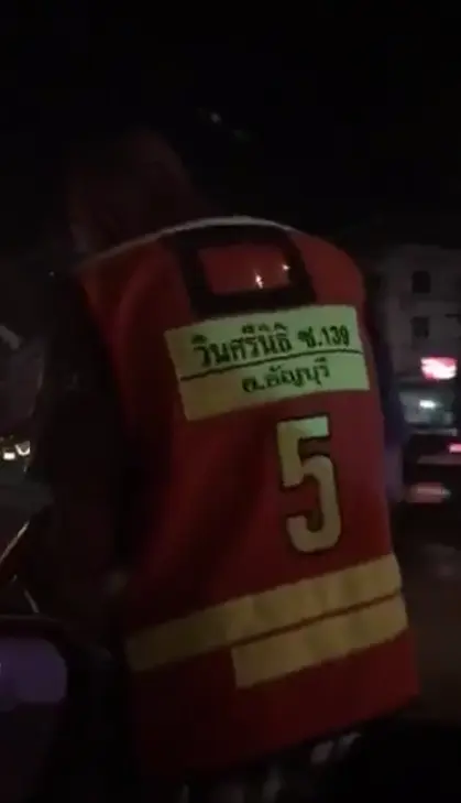 สาวขวัญผวา เจอลุงวินมอเตอร์ไซค์ห้าวสั่งให้จอด ก่อนทั้งด่า ทั้งขู่