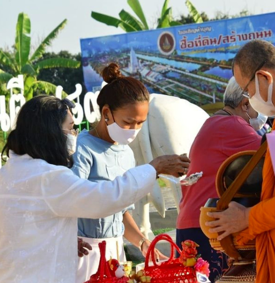 กาละแมร์ พัชรศรี ทำบุญต้อนรับเทศกาลตรุษจีน หลังเข้ารับทราบข้อกล่าวหา