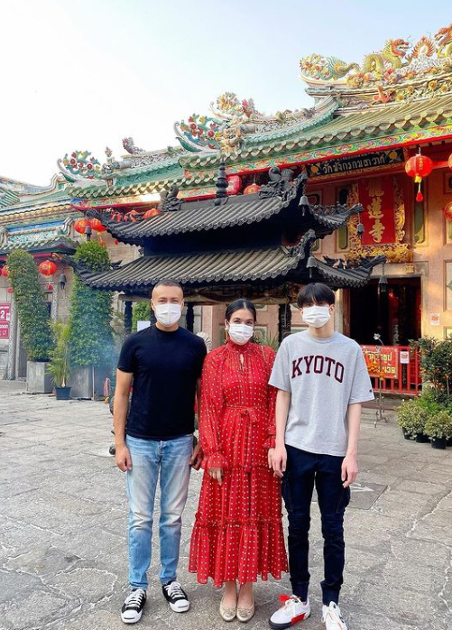 โบ ชญาดา พาลูกชาย น้องอชิ ทำบุญพร้อมหน้าในวันหยุด!