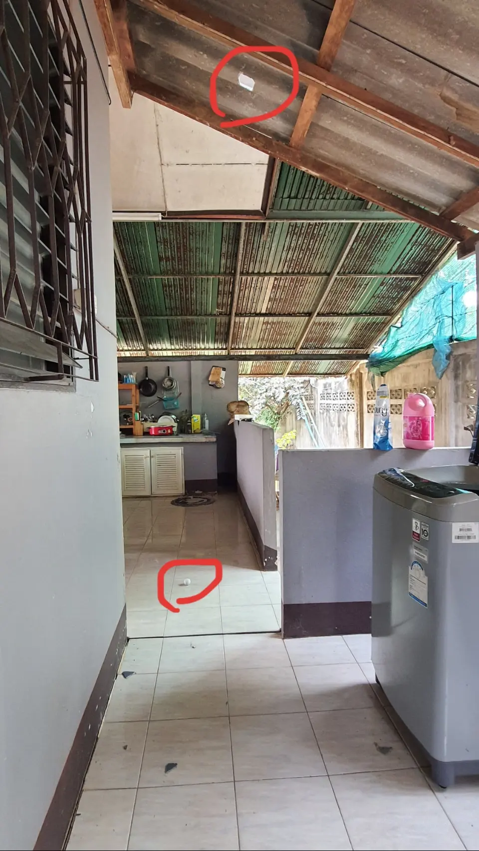 เจ้าของบ้านอยู่อย่างหวาดระแวงมาหลายปี ไม่มีการแก้ไข สนามกอล์ฟใกล้บ้าน