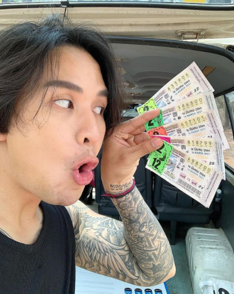 "แทค ภรัณยู" โพสต์ล่าสุด หลังโดนดราม่าใช้เท้าเล่นหัวภรรยา