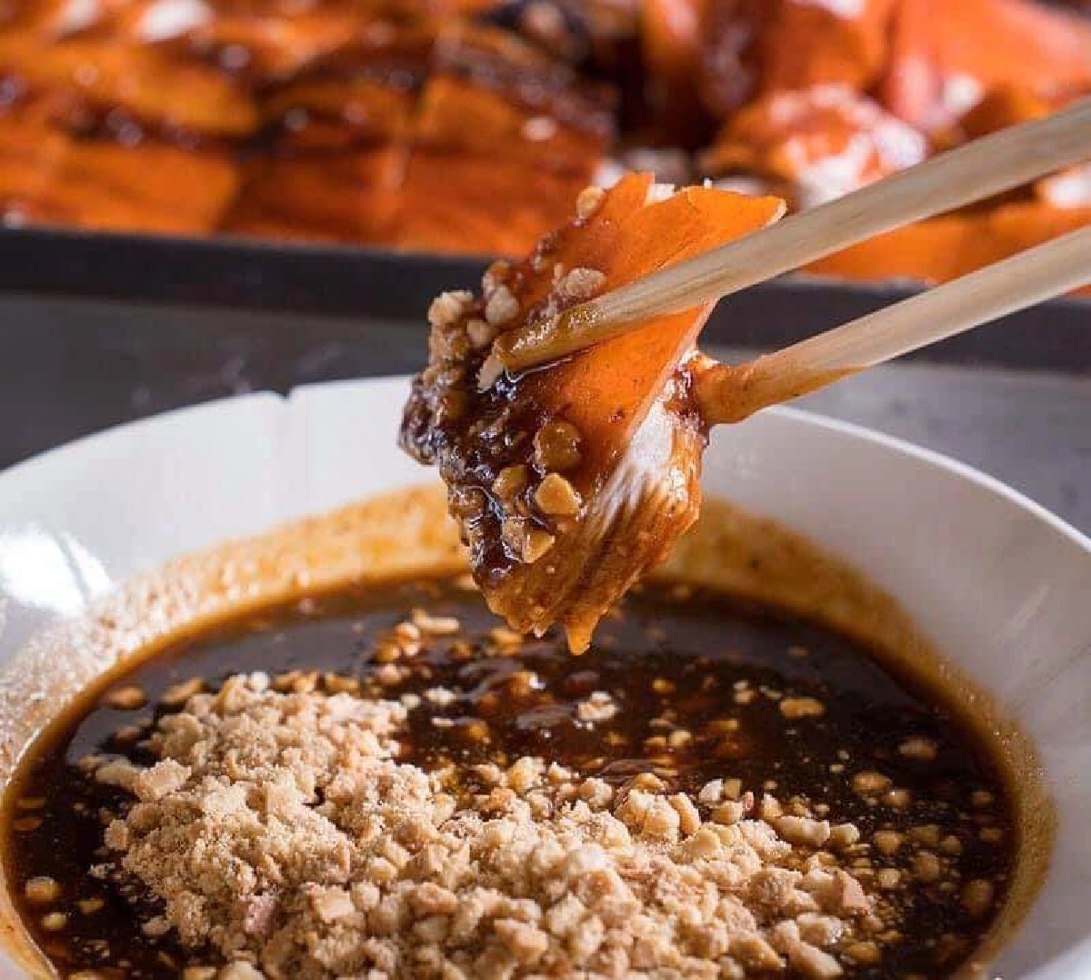 หนุ่มประจวบฯบุกร้านหมูหันเจ้าดังนครปฐม หลังจ่ายเงินแต่ไม่ได้ของกิน