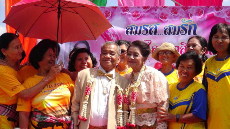 เจ้าบ่าววัย 80 ปี หอบสินสอด 99,999 บาท สู่ขอเจ้าสาววัย 67 ปี