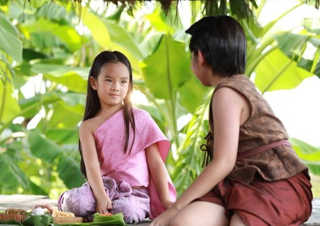 แอฟ ทักษอร แอบสงสัย หลังลูกสาว น้องปีใหม่ ส่งสายตาพิฆาตให้ ขุนแผน
